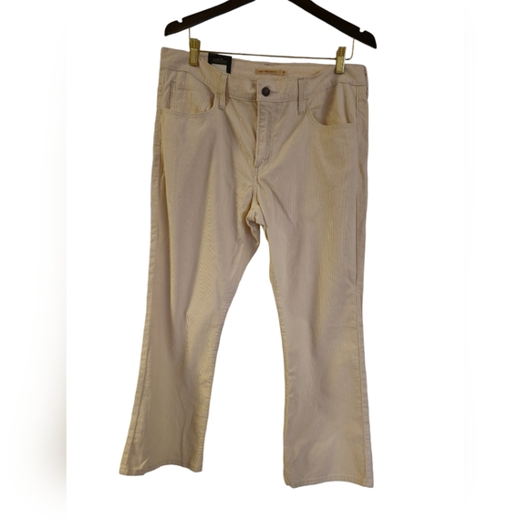 NWT Levi's Premium Middy Ankle Bootcut Corduroy Pants Cream Size 32 x 27 - Picture 1 of 15